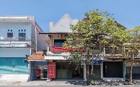 Reddoorz Near Surabaya Town Square